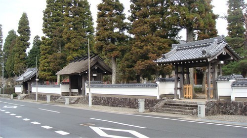03三つの門中央は勅使門.JPG