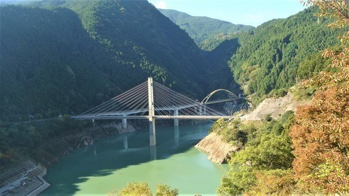 １白屋橋展望所からの龍神湖DSC08175大滝ダム湖 (2).JPG