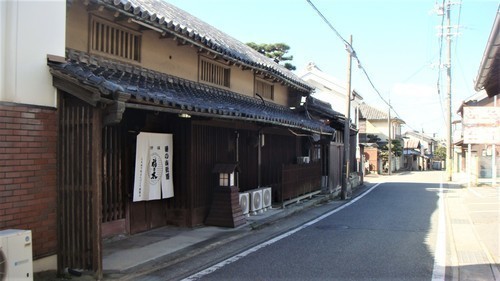 27(28-0000)本長寺門前.JPG