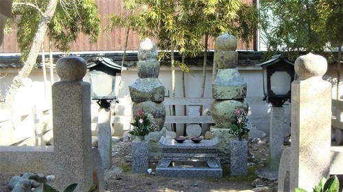 23(28-0000)龍雲寺別所長治首塚.JPG