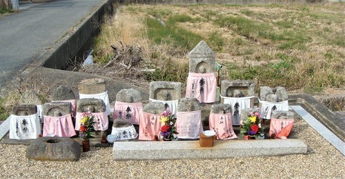 4近辺の石仏(29-508)成福寺跡 (4).JPG