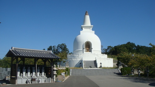 ５一般的な仏舎利塔（２７－５１０５）（００）妙法寺 (7).JPG