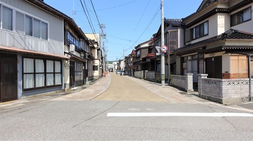 ４覚照寺門前の町並み（１７－２６０４）覚照寺 (4).JPG