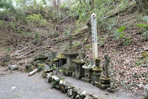 ８穴山氏の墓（１９－０２０１）満福寺 (15).JPG