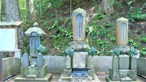 5大石りく遺髪塚(28-6547)正福寺 (14).JPG
