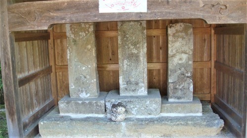 １０経塚石塔（２８－６５２７）比曽寺 (19).JPG