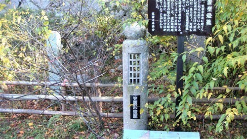 ２笠置形燈籠（２６－７０３）（００）笠置寺山門１ (2).JPG