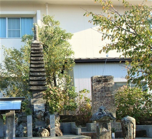 5右に慰霊碑(30-4003)高松寺 (3).JPG
