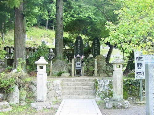 ４（２２－３２）（００）大洞院森の石松墓.JPG