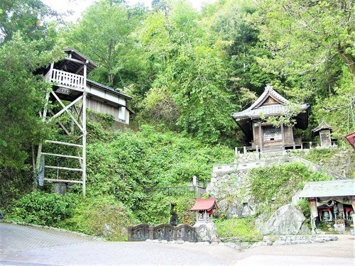２左に井戸櫓（２２－２９）（００）清瀧寺井戸櫓.JPG