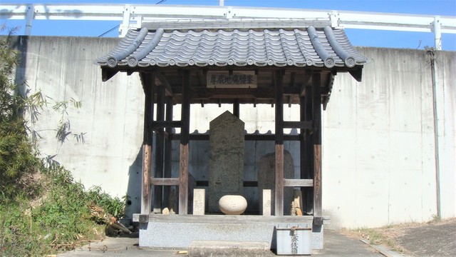 2(29-533-11)峯の腰痛地蔵 (2).JPG