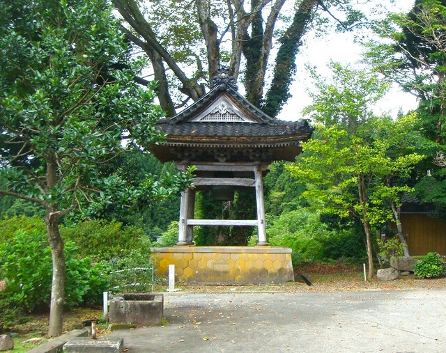 4鐘楼の背後にケヤキ(17-2613)徳宝寺 (8).JPG